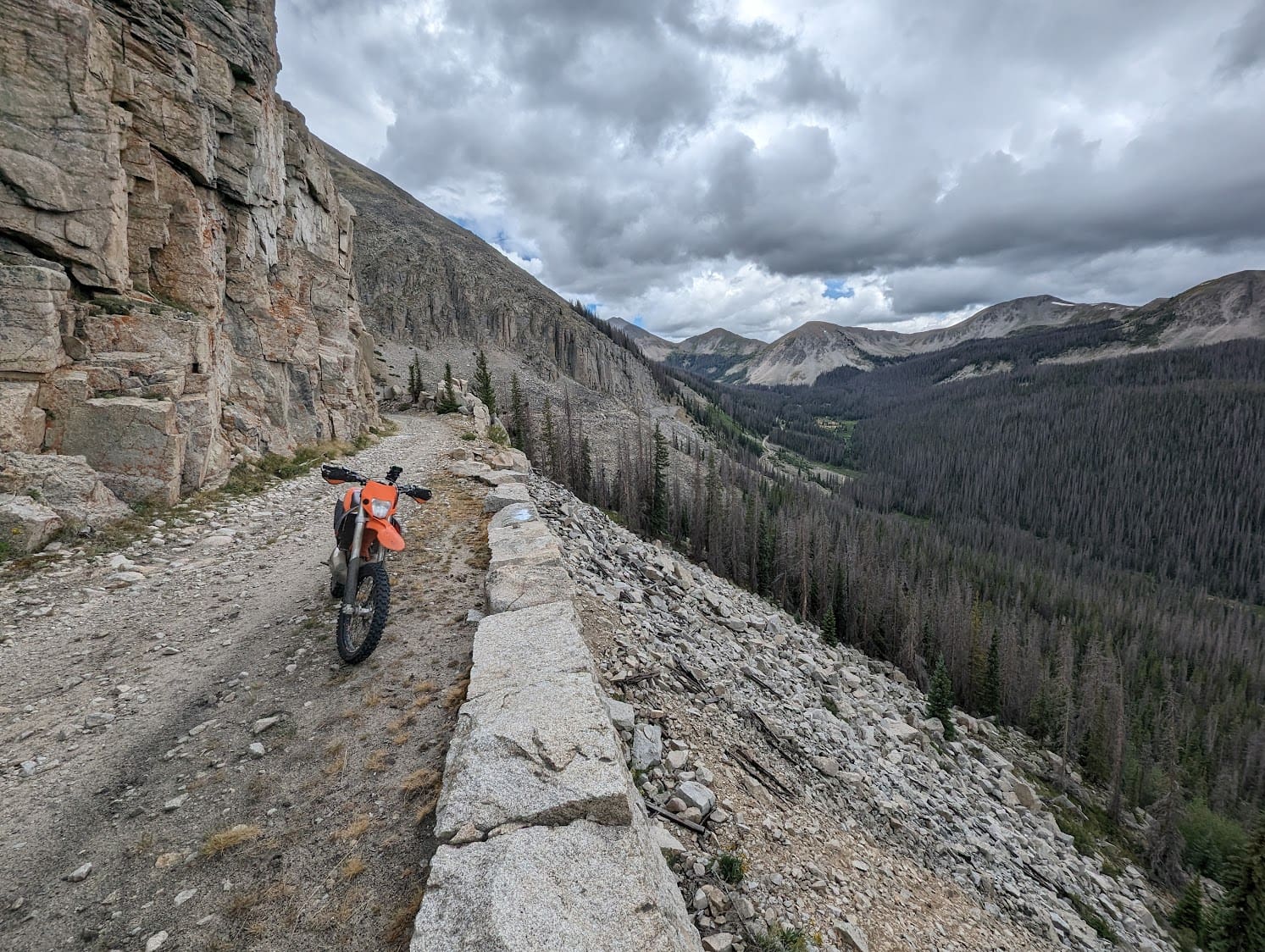 palasaides palasaides